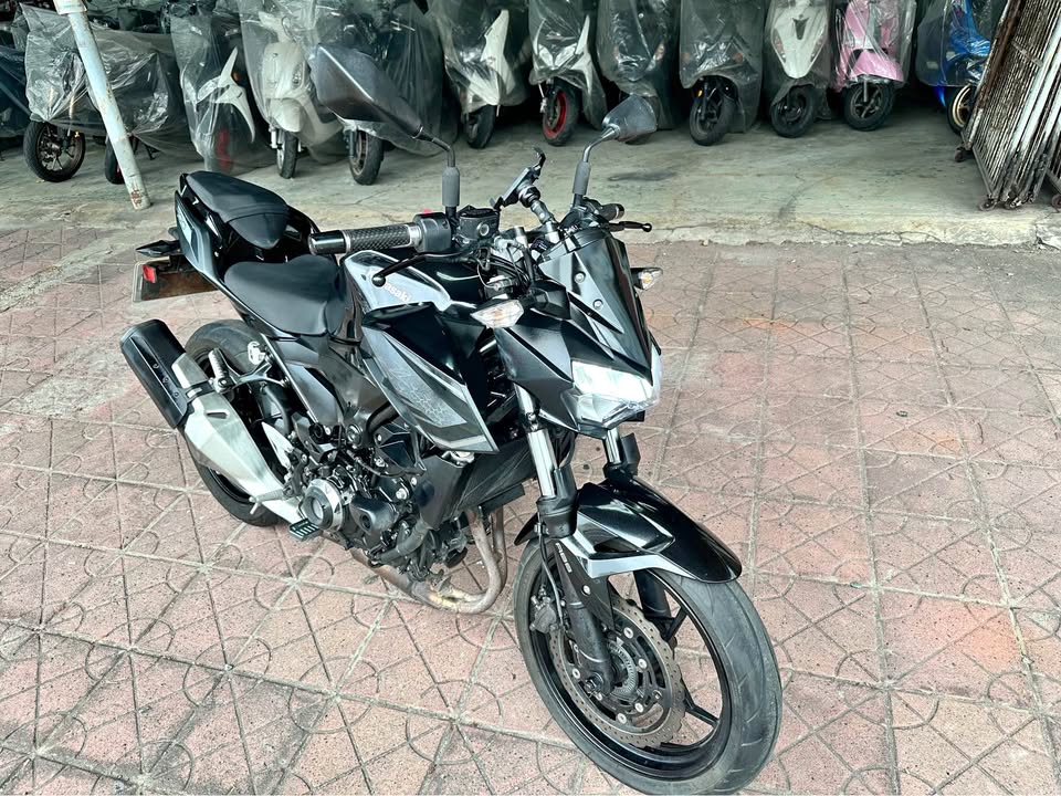 【🔥 僅此一台・錯過不再 🔥】
2021年 Kawasaki Z400 ABS|台崎公司車・里程保證
💨 只跑 1 萬多公里,與 Ninja 400 雙生兄弟車,
但 Z400 的街車設定更輕巧 圖片