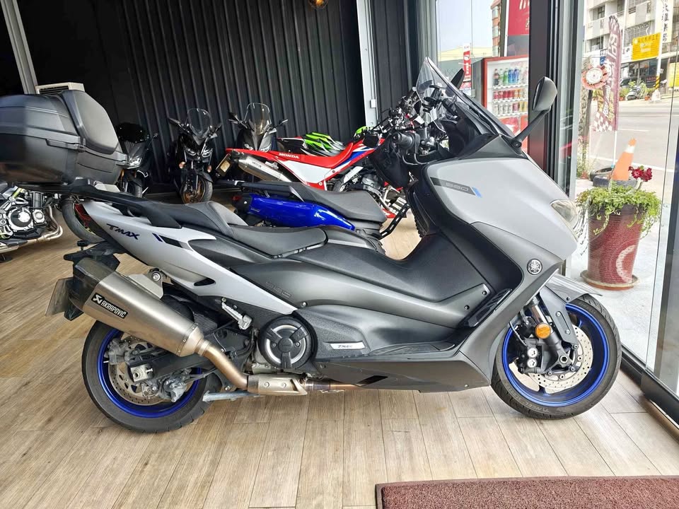 YAMAHA TMAX560 2020紅牌重機 圖片