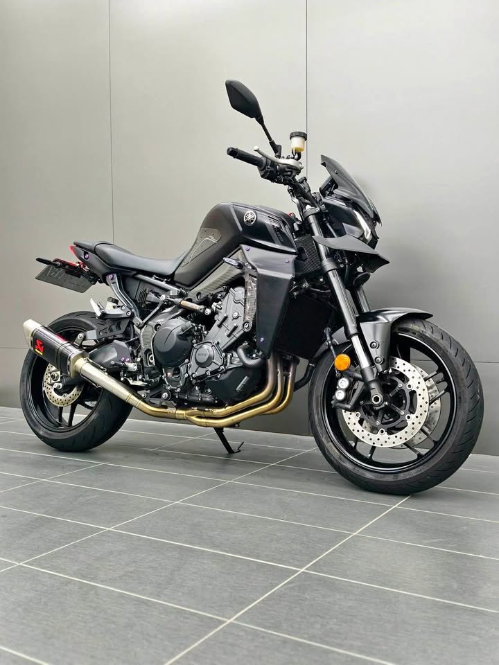 車輛名稱：YAMAHA MT09 三代（認證蠍）（一手車）
出廠年份：2022年
掛牌年份：2022年
儀錶里程：4924KM（里程保證） 圖片